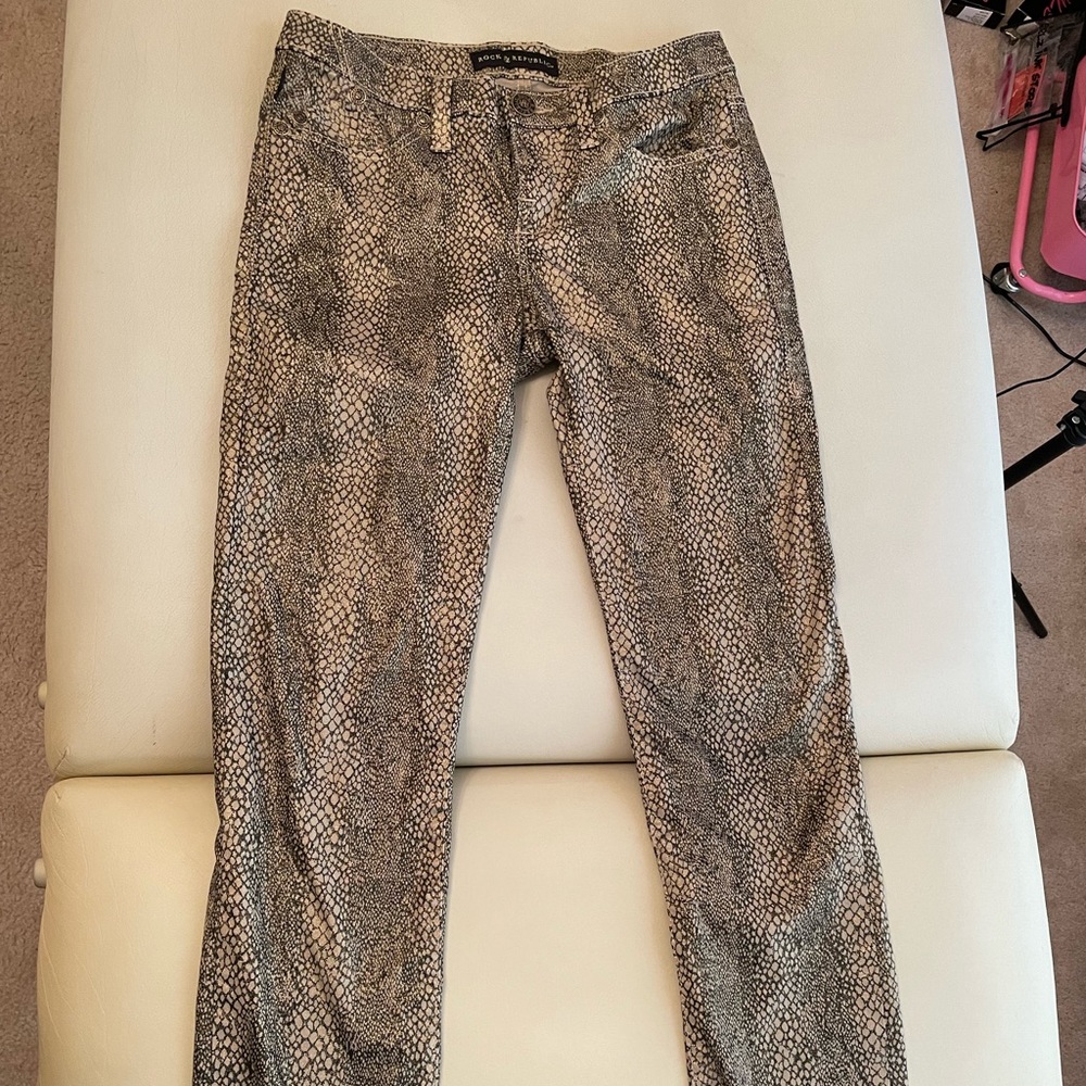 Faux snake skin Rock and Republic gold pants 8M